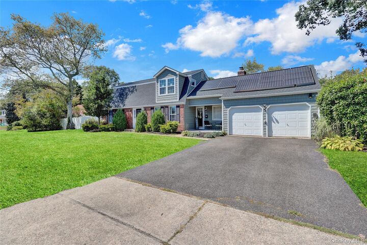 Property Photo:  40 Bayview Drive  NY 11769 