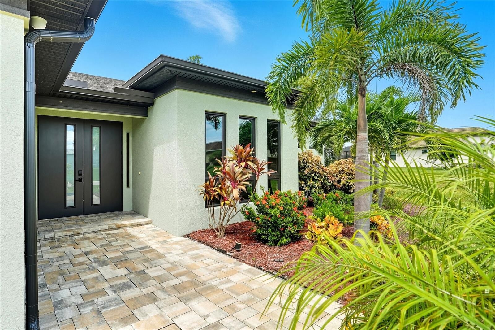 Property Photo:  1418 SW 1st Place  FL 33991 