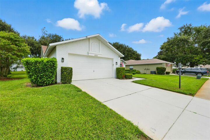 Property Photo: 11213 Brooklawn Drive FL 34667