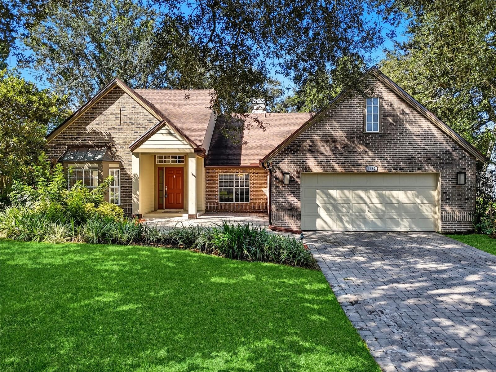 Property Photo: 7832 Rollingridge Court FL 32835