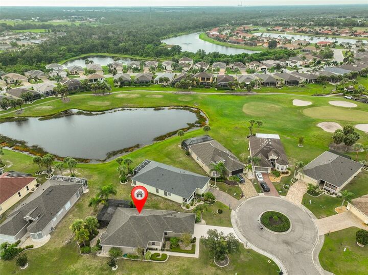 Property Photo: 405 Grand Chateaux Way FL 33573