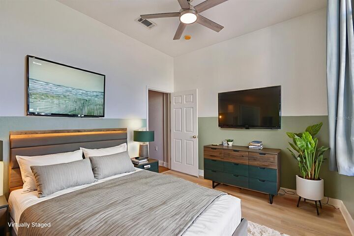 Property Photo: 517 Villa Treviso Court FL 33572