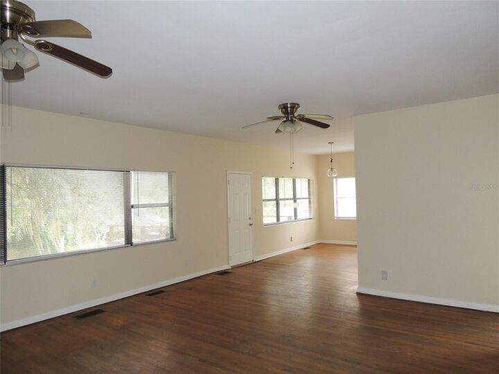Property Photo: 1553 NW 21st Avenue FL 32605