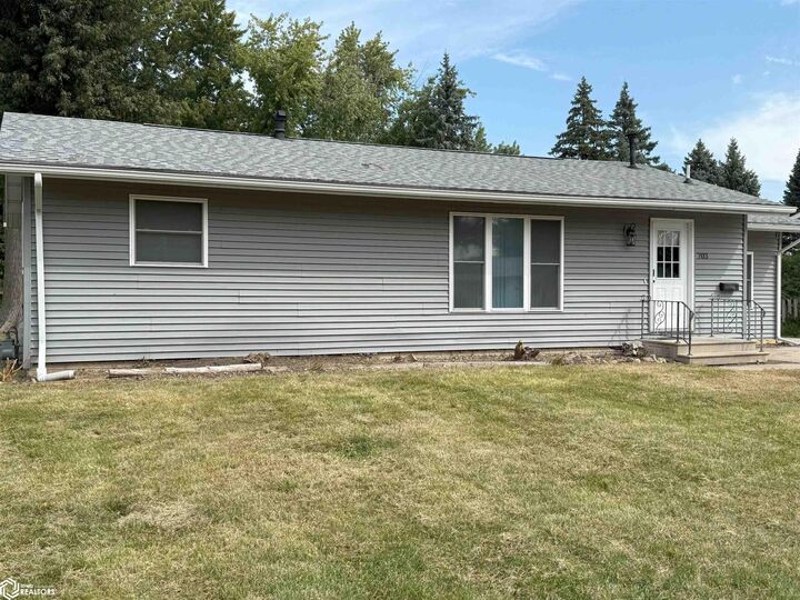 Property Photo:  703 Arlington Drive  IA 50158 