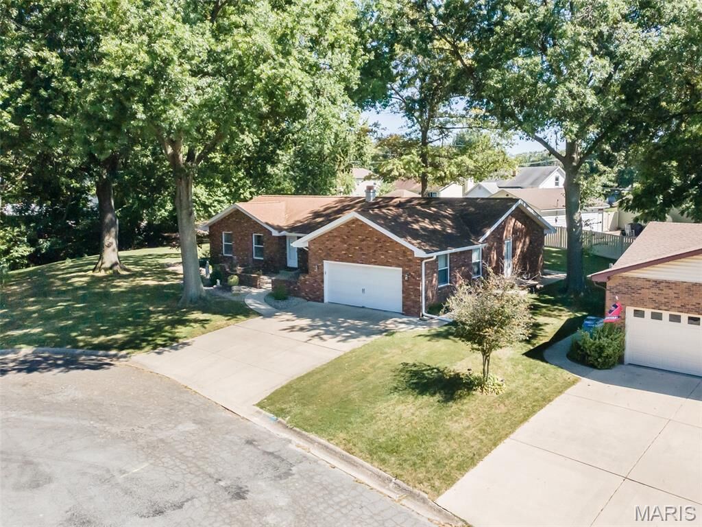 Property Photo: 6 Michael Court IL 62010