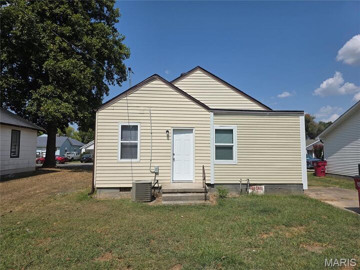 Property Photo: 711 E Kathleen Street MO 63801