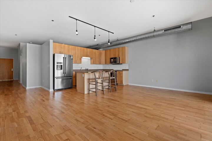 Property Photo: 1924 N Hubbard St 414 WI 53212
