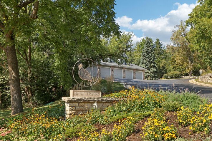 2283 Quail Hollow Ct A  Delafield WI 53018 photo