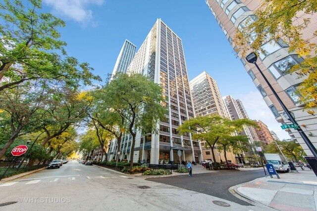 Property Photo: 222 E Pearson Street 1807 IL 60611