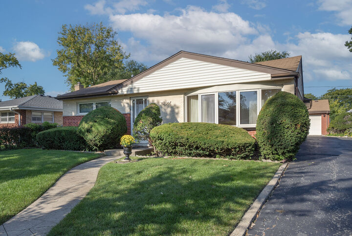 8206 N Octavia Avenue  Niles IL 60714 photo