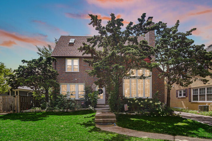 Property Photo:  1819 Glenview Avenue  IL 60068