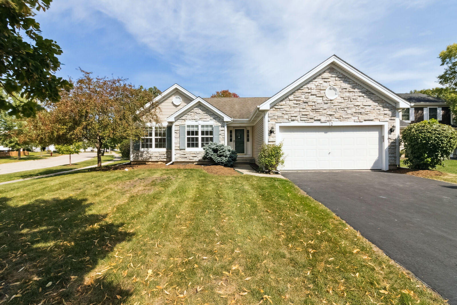 Property Photo:  2 Melbourne Court  IL 60156