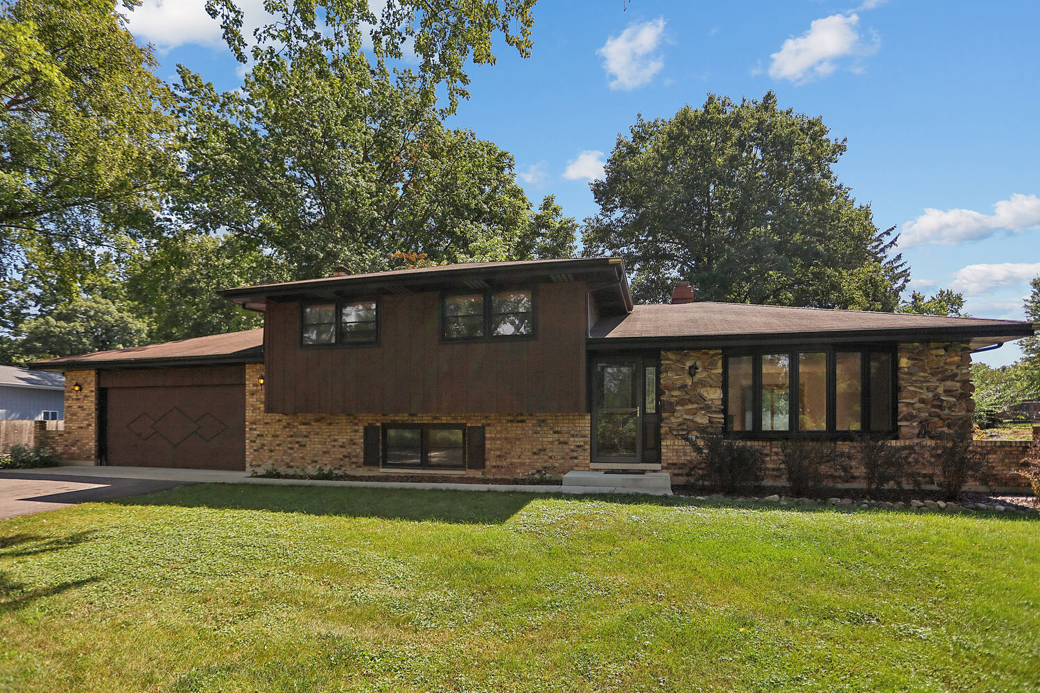 Property Photo: 30W535 Avard Road IL 60185