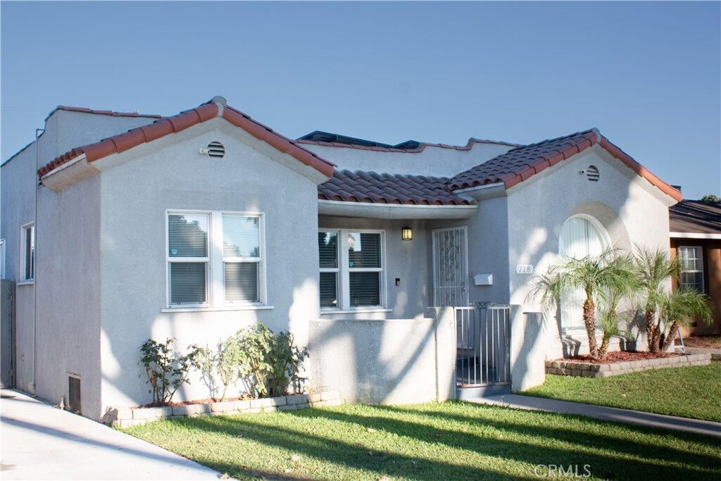 Property Photo:  718 S Poinsettia Avenue  CA 90221 