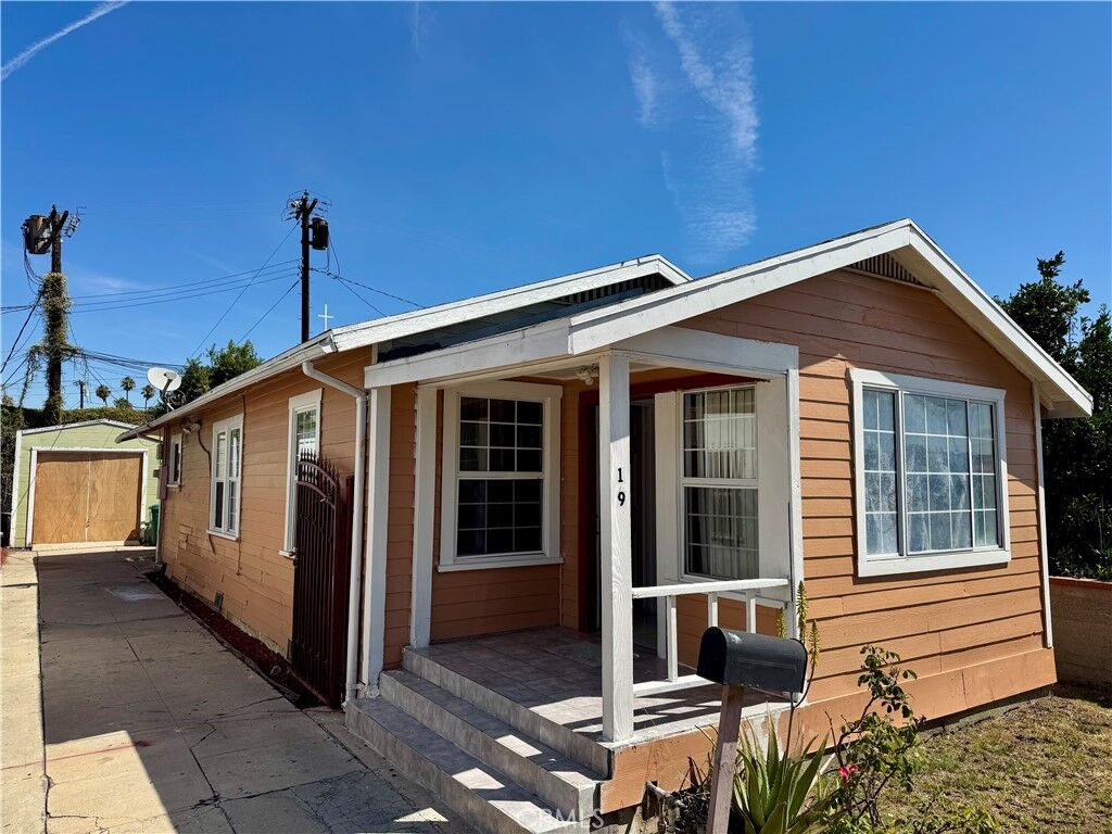 Property Photo: 19 E Platt CA 90805