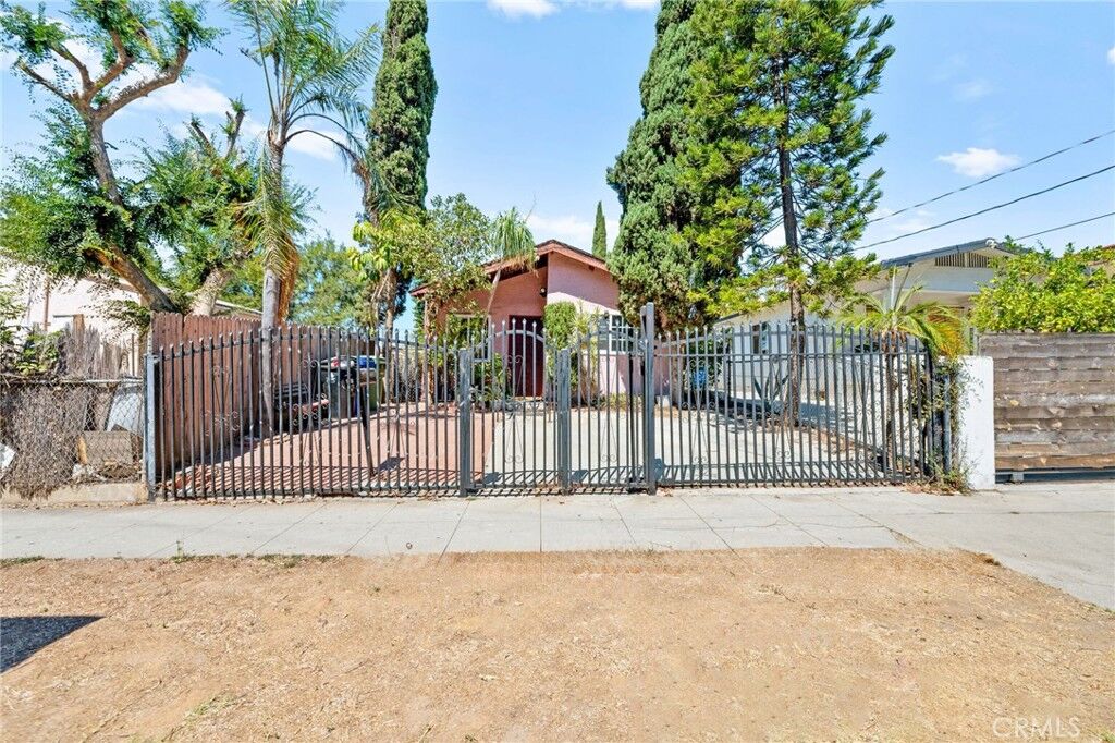 Property Photo: 935 Esperanza Street CA 90023