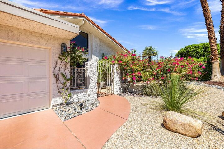 Property Photo: 4 Lincoln Place CA 92270