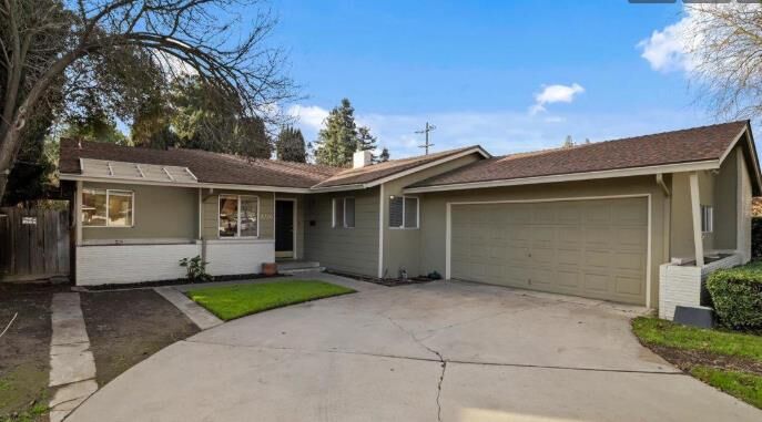Property Photo: 1226 Chehalem Drive CA 95350