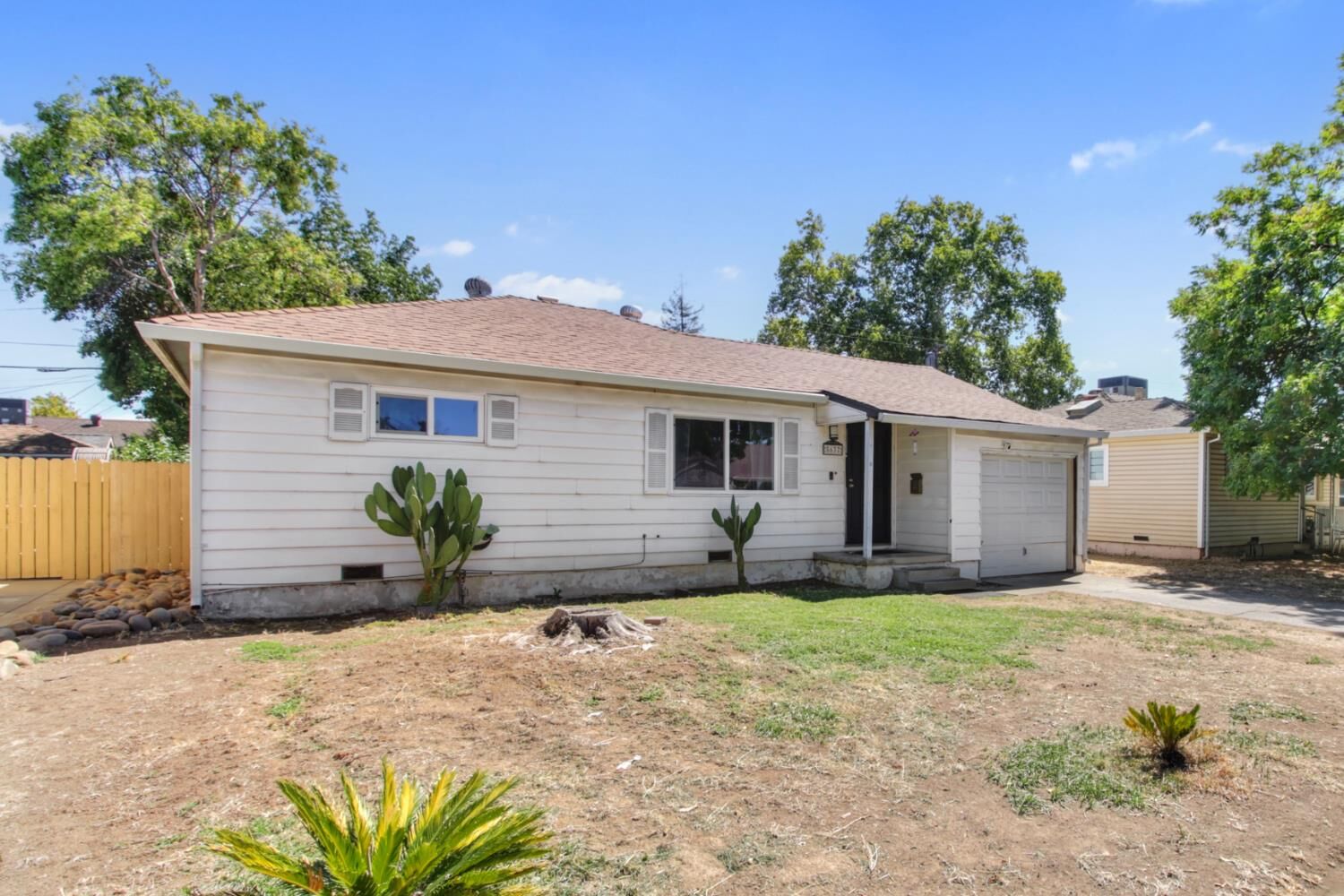 Property Photo:  5637 Vista Avenue  CA 95824 