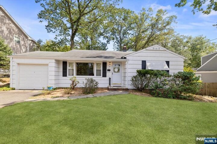 22 Calumet Avenue  Oakland NJ 07436 photo