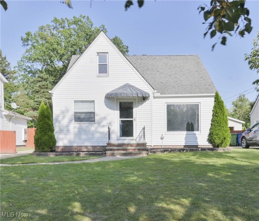 Property Photo: 6767 Greenleaf Avenue OH 44130