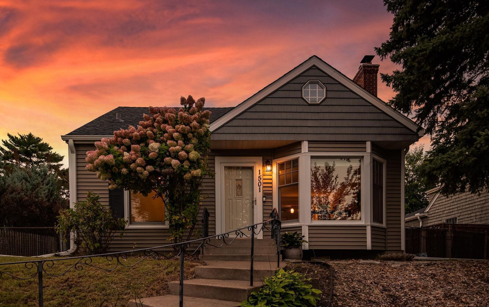 Property Photo:  1501 Eleanor Avenue  MN 55116 