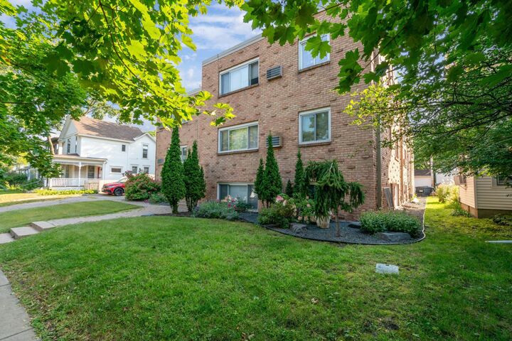 Property Photo:  2639 Colfax Avenue S 101  MN 55408 