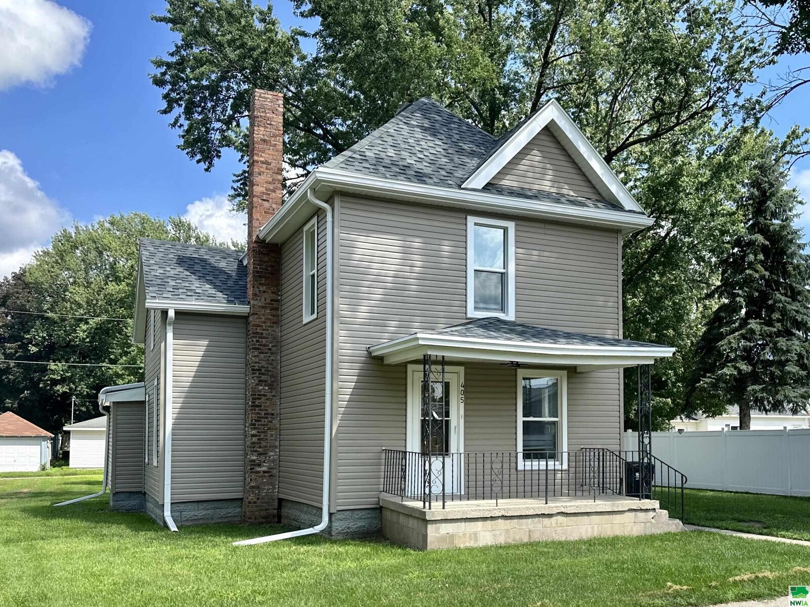 Property Photo:  405 N Elm St  IA 51035 
