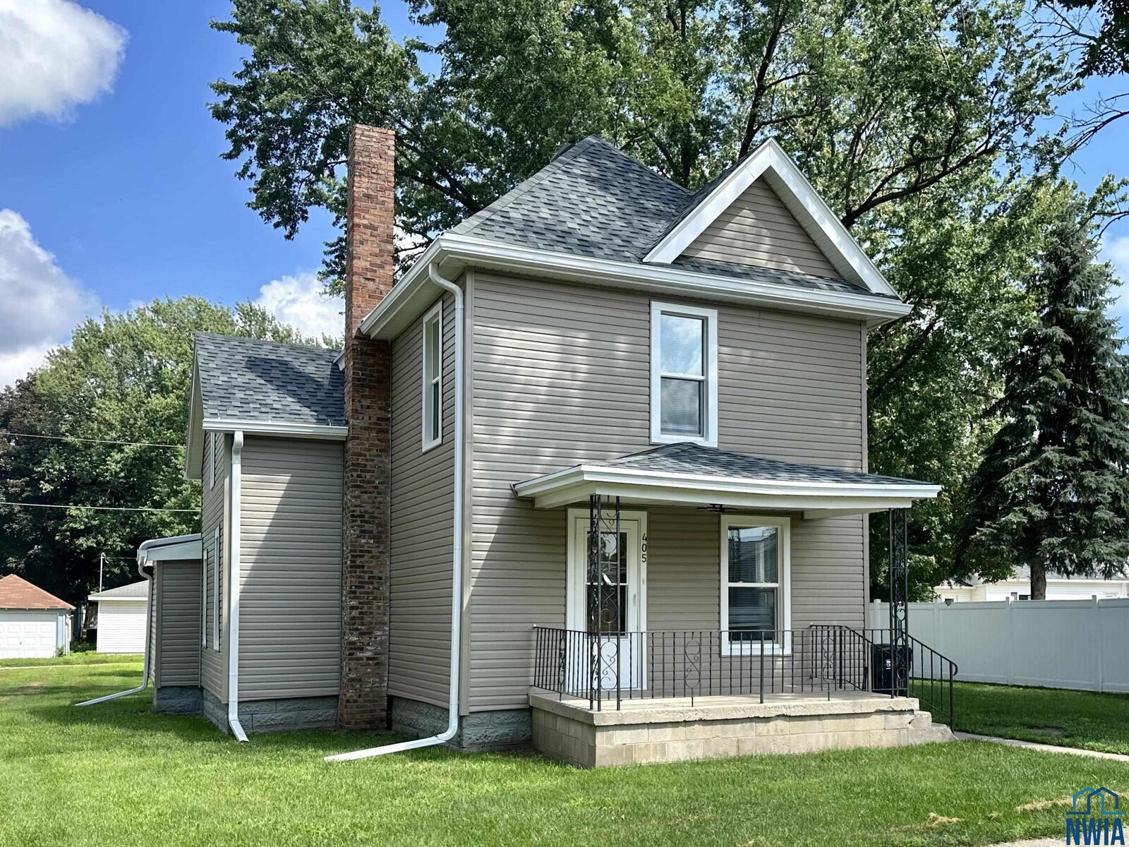 Property Photo: 405 N Elm St IA 51035