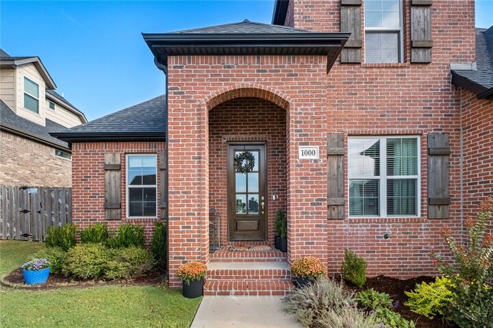Property Photo:  1000 SW Clarendon Avenue  AR 72713 