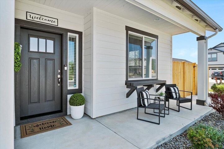 Property Photo: 1592 NW Varnish Place OR 97756