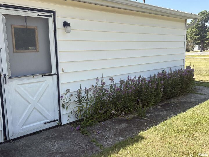 Property Photo: 100 N 35th Street IL 62948