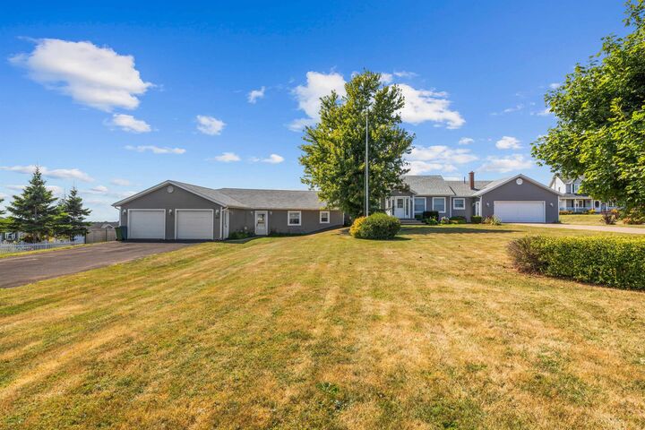 Property Photo:  1 Edie'S Way  PE C1B 0J7 