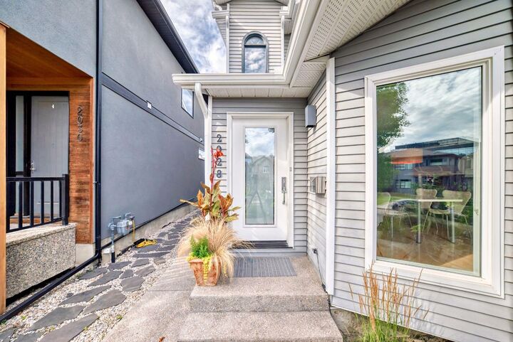 Photo de la propriété:  2028 32 Avenue SW  AB T2T 1W6 