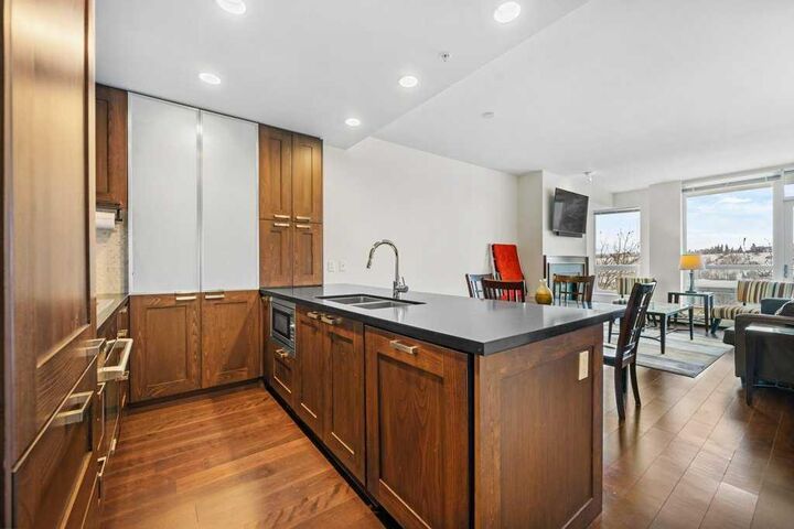 Property Photo:  222 Riverfront Avenue SW 812  AB T2P 0W3 