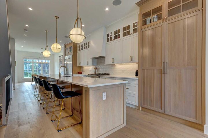 Photo de la propriété:  2420 30 Avenue SW  AB T2T 1R9 