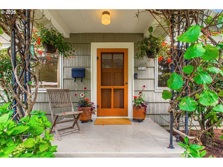 Property Photo:  7216 N Wilbur Ave  OR 97217 