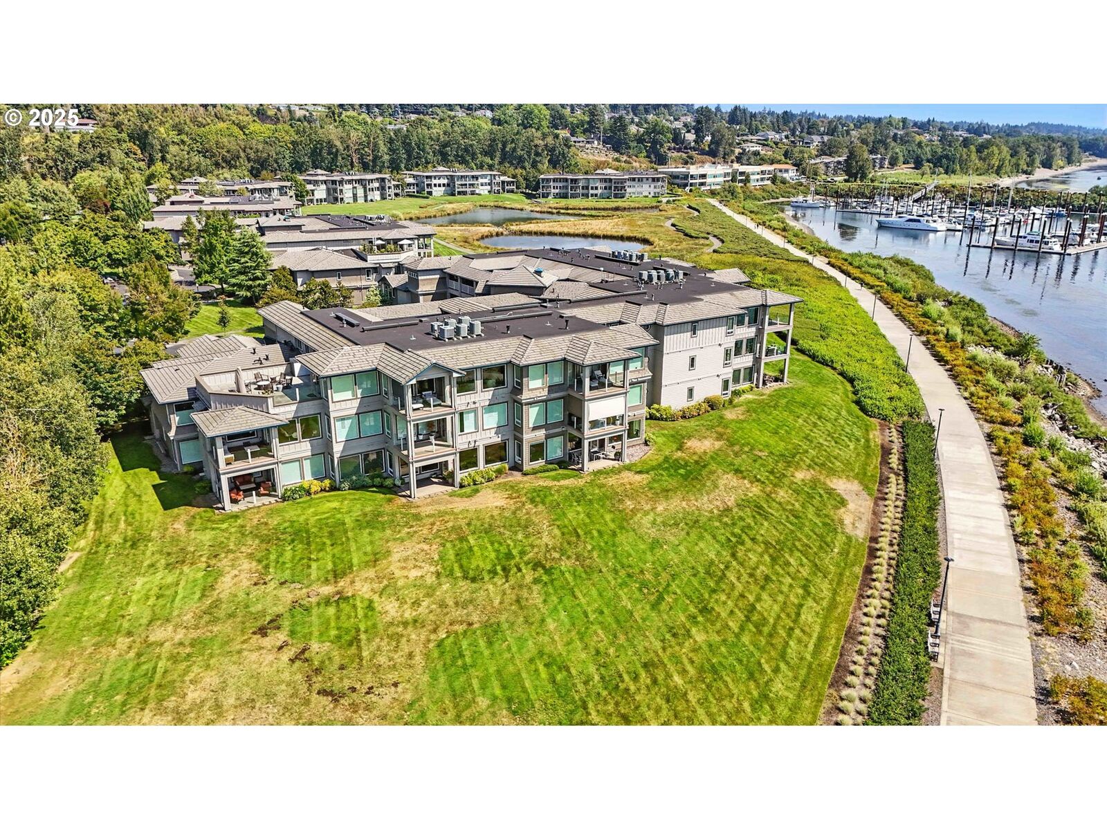 Property Photo: 5401 SE Scenic Ln 106 WA 98661