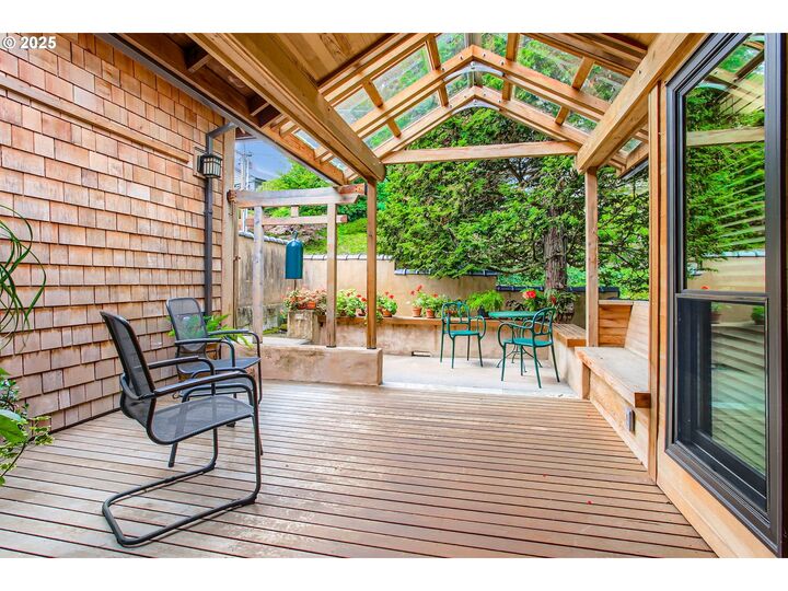 Property Photo: 3902 SW Mount Adams Dr OR 97239
