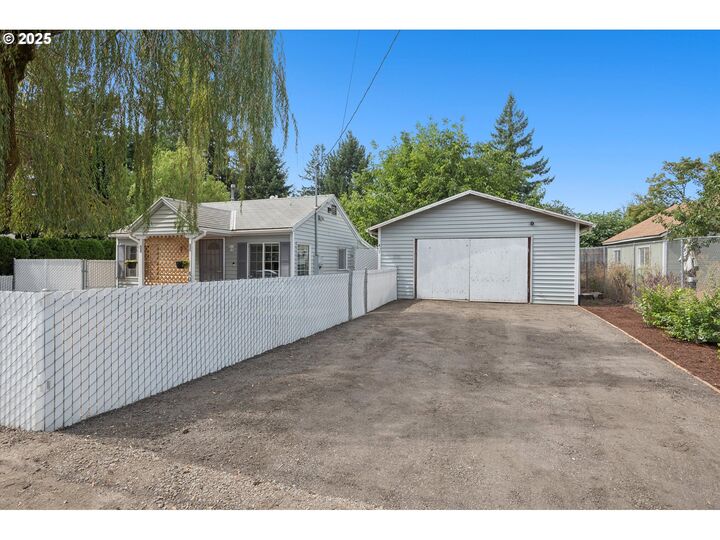 Property Photo: 401 NE 157th Ave OR 97230