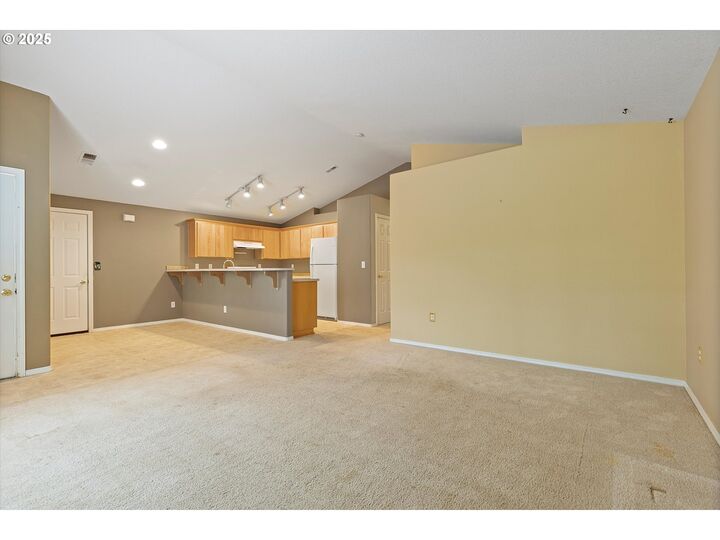 Property Photo:  1519 SW Apperson St  OR 97128 