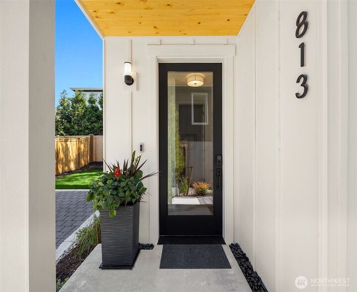 Property Photo: 817 18th Avenue W WA 98033