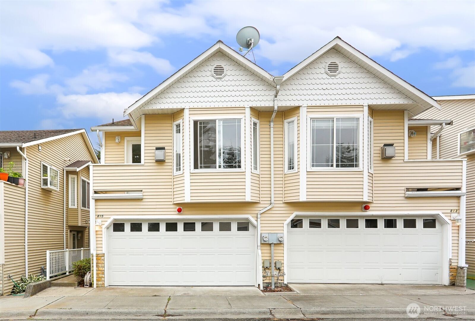 Property Photo: 821 N 145th Court 815 WA 98133