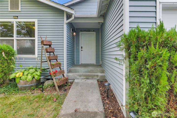 Property Photo:  10508  192nd Street Ct E  WA 98338 