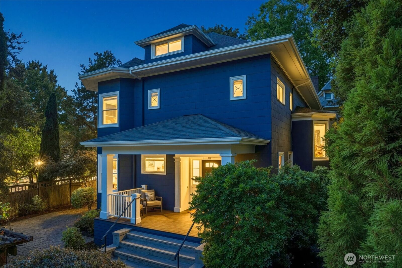 Property Photo:  803  15th Avenue E  WA 98112 