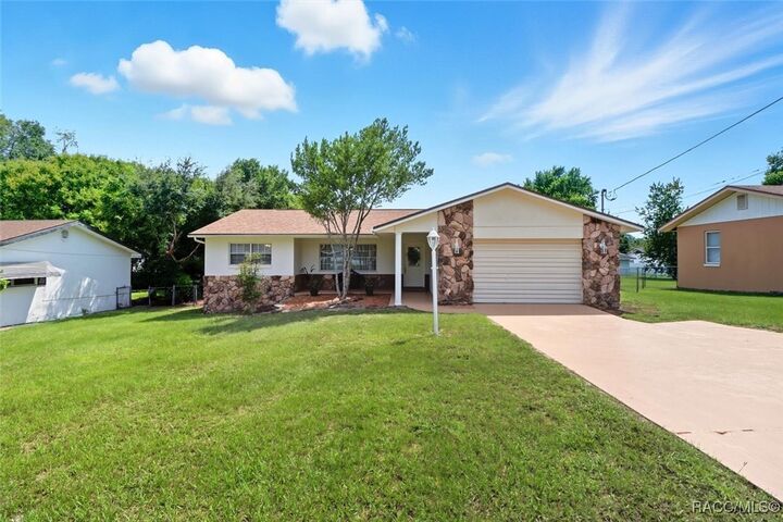 Property Photo: 305 Edison Street FL 34452