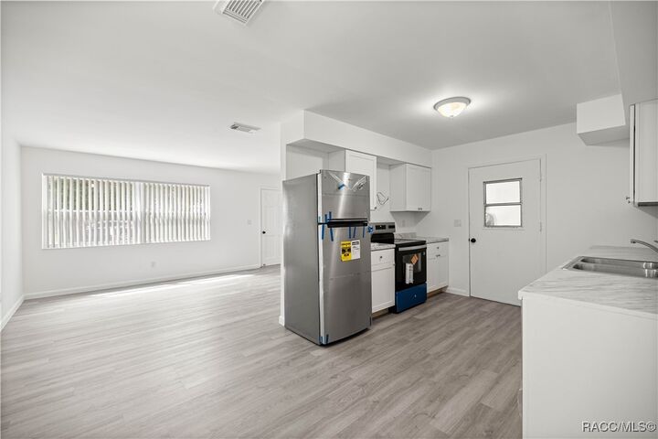 Property Photo: 323 & 325 N Lochview Terrace FL 34429