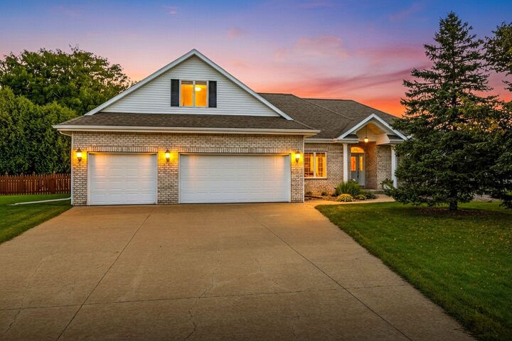 4110 S Woodendale Way  Appleton WI 54915 photo