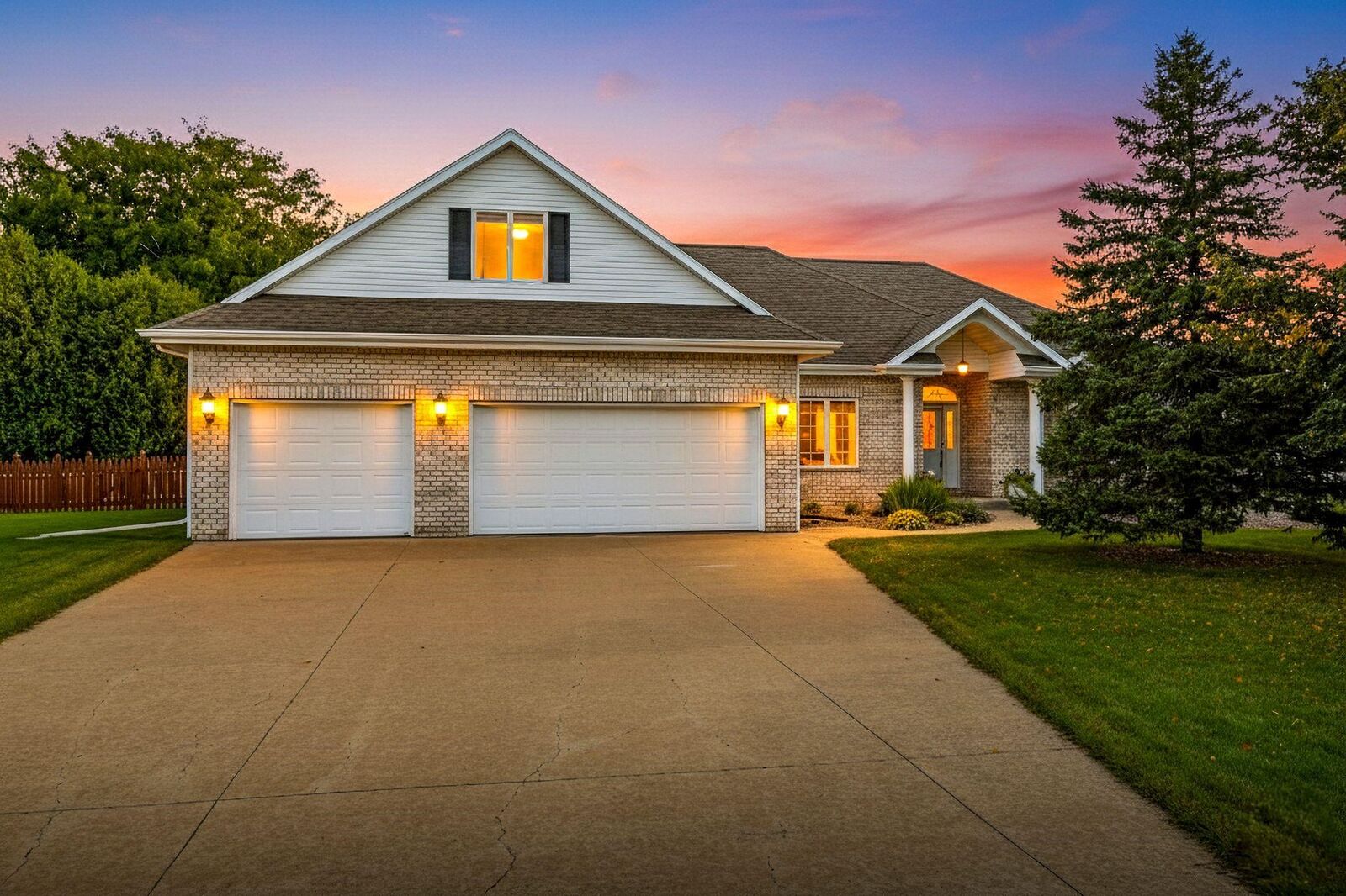 Property Photo:  4110 S Woodendale Way  WI 54915 