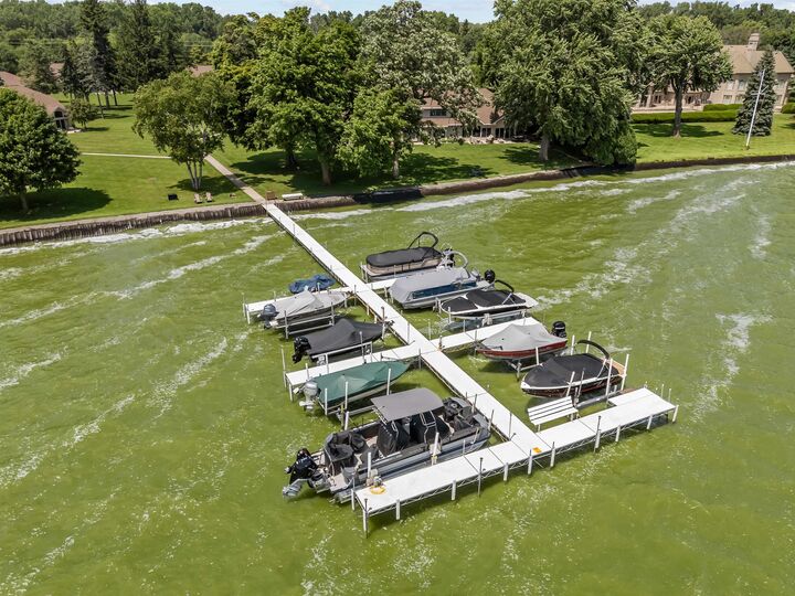 Property Photo:  945 Brighton Drive  WI 54952 